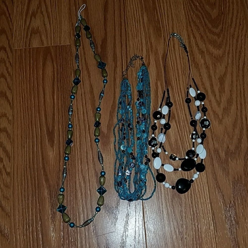 Necklace lot multi strand and single strand